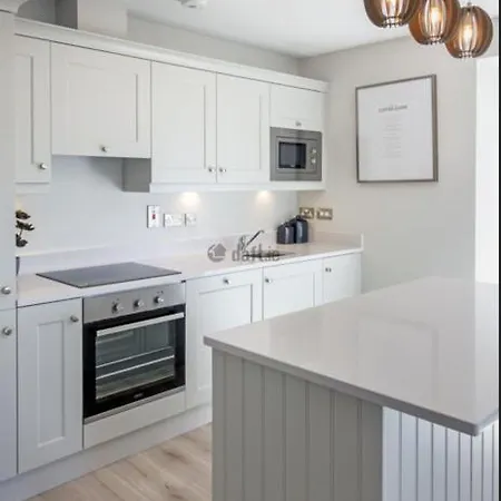דירה Modern Bedroom סנדיפורד