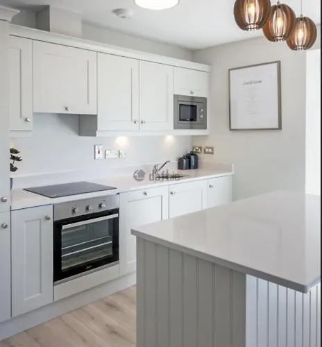 דירה Modern Bedroom סנדיפורד